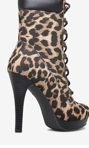 Animal print midi heeled bootie ❤